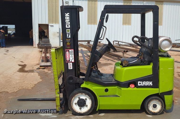image for item LY9380 Clark CGC25  forklift