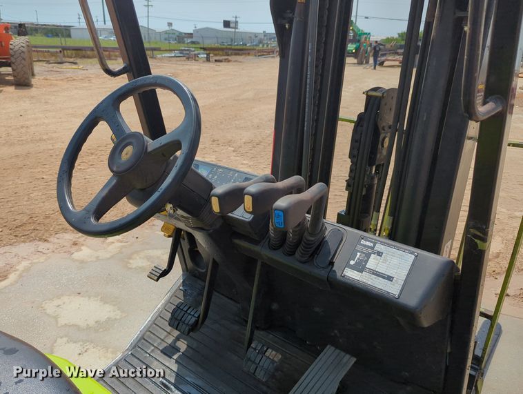 image for item LY9380 Clark CGC25  forklift