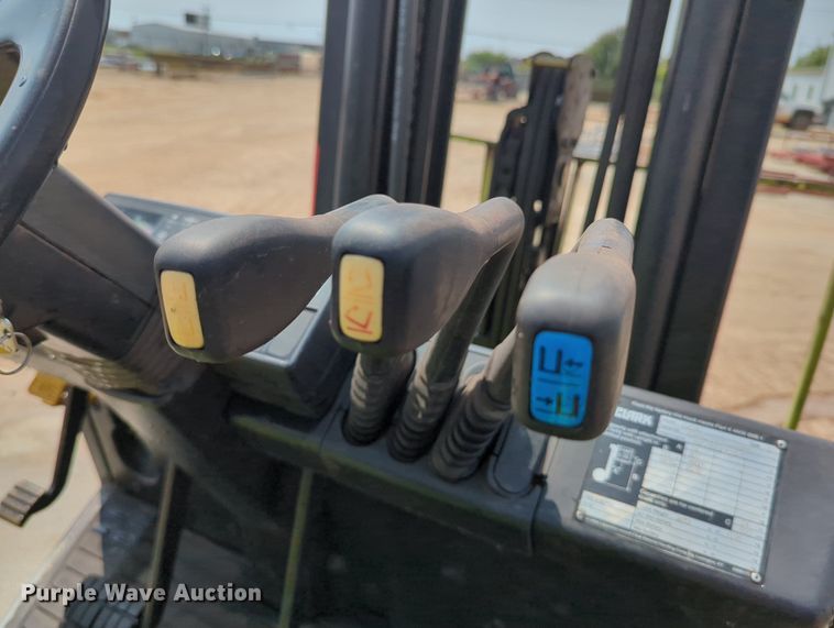 image for item LY9380 Clark CGC25  forklift