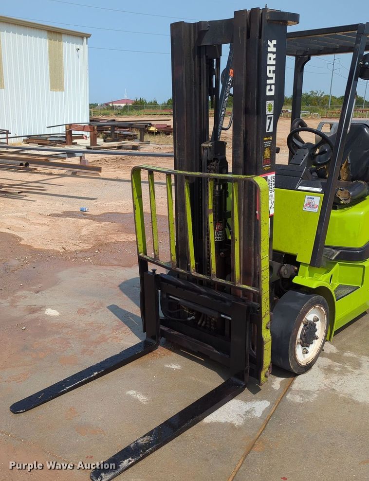 image for item LY9380 Clark CGC25  forklift