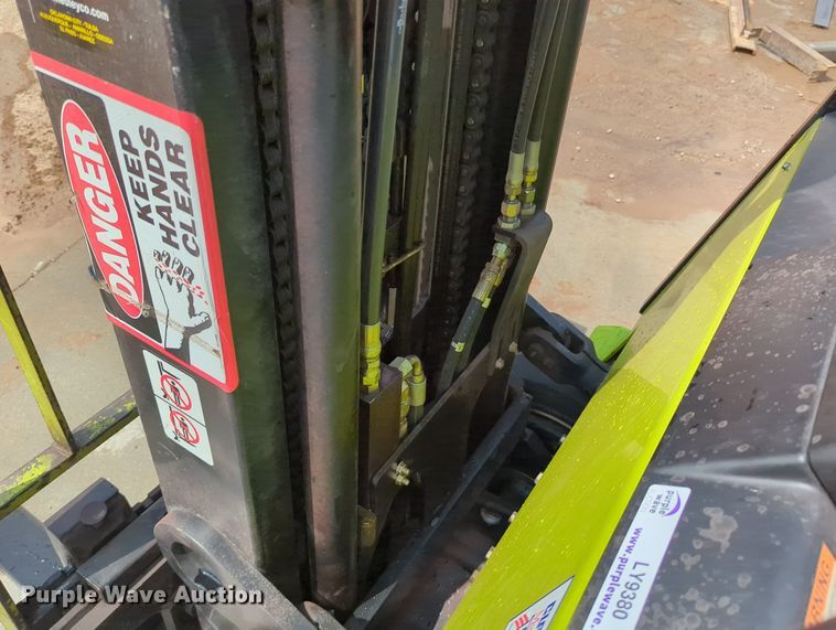 image for item LY9380 Clark CGC25  forklift