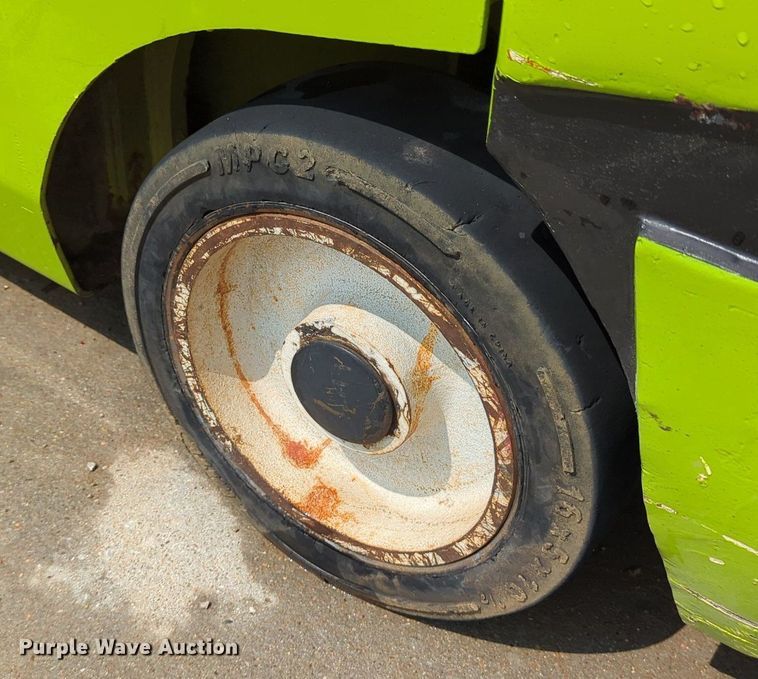 image for item LY9380 Clark CGC25  forklift