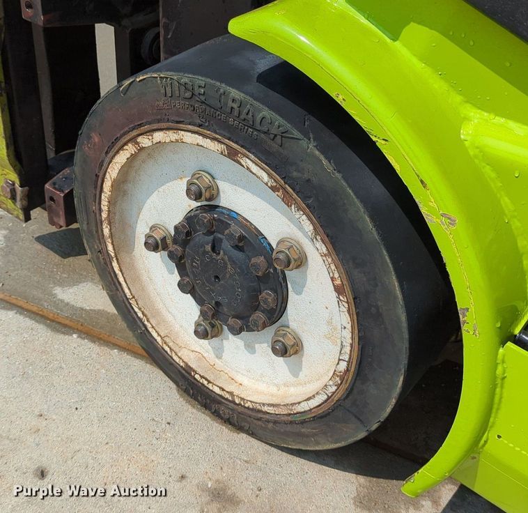 image for item LY9380 Clark CGC25  forklift