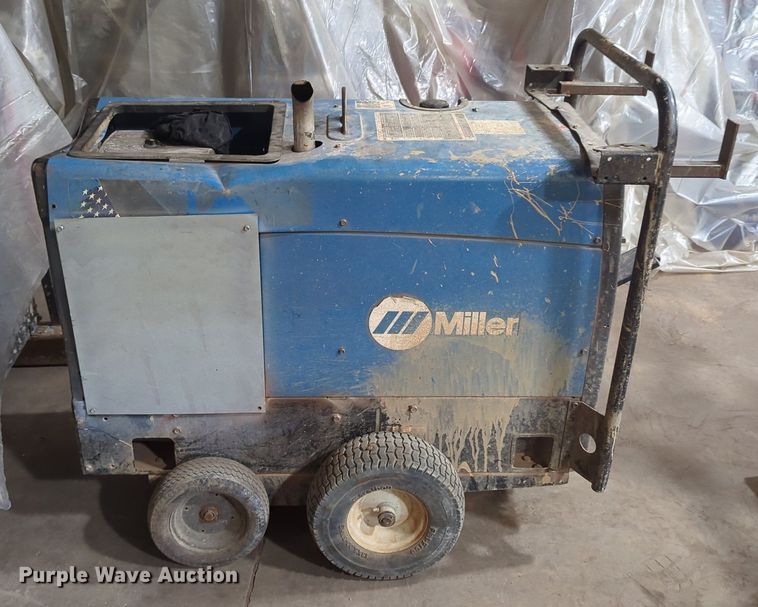 image for item LY9383 Miller Bobcat 225  welder/generator