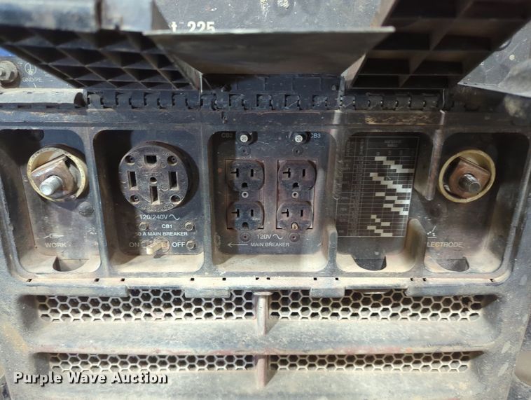 image for item LY9383 Miller Bobcat 225  welder/generator