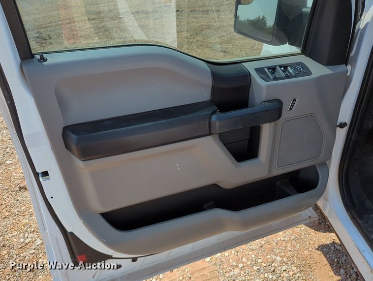 image for item LY9385 2016 Ford  F150 SuperCab pickup truck