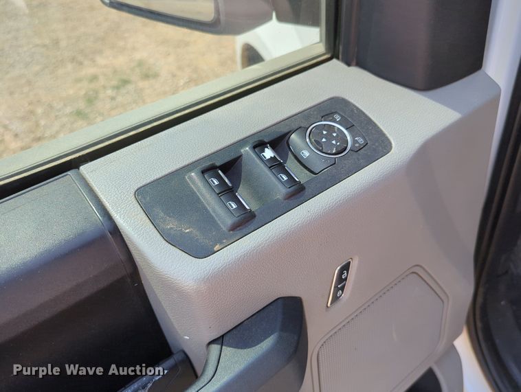 image for item LY9385 2016 Ford  F150 SuperCab pickup truck