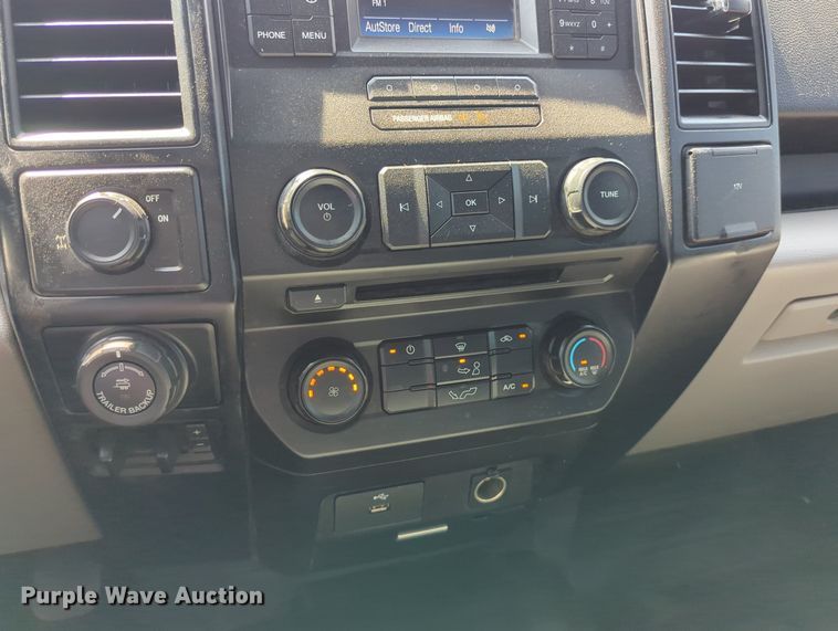 image for item LY9385 2016 Ford  F150 SuperCab pickup truck