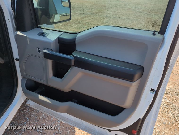 image for item LY9385 2016 Ford  F150 SuperCab pickup truck