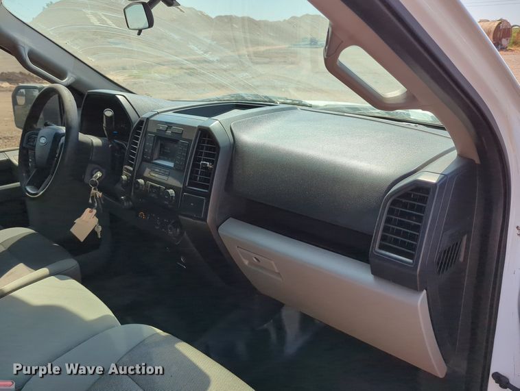 image for item LY9385 2016 Ford  F150 SuperCab pickup truck