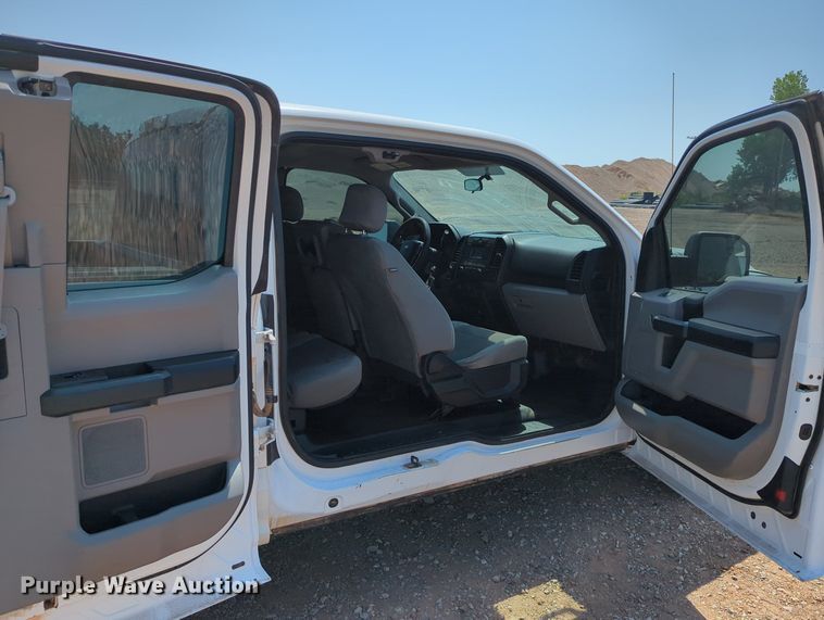 image for item LY9385 2016 Ford  F150 SuperCab pickup truck