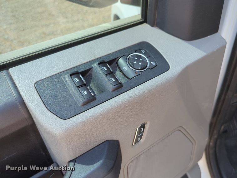 image for item LY9386 2018 Ford  F150 SuperCab pickup truck