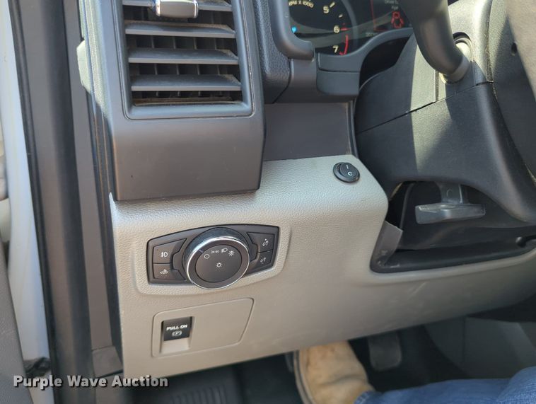 image for item LY9386 2018 Ford  F150 SuperCab pickup truck