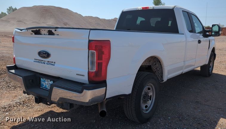 image for item LY9387 2017 Ford F250 Super Duty  SuperCab pickup truck