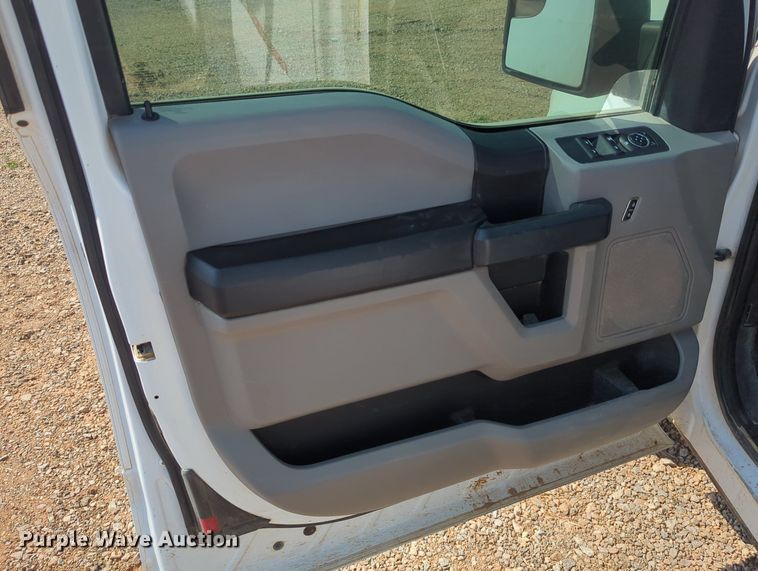 image for item LY9388 2016 Ford F150 SuperCab pickup truck