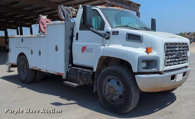 image for item LY9390 2005 Chevrolet C6500  utility / service truck