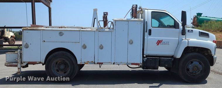 image for item LY9390 2005 Chevrolet C6500  utility / service truck