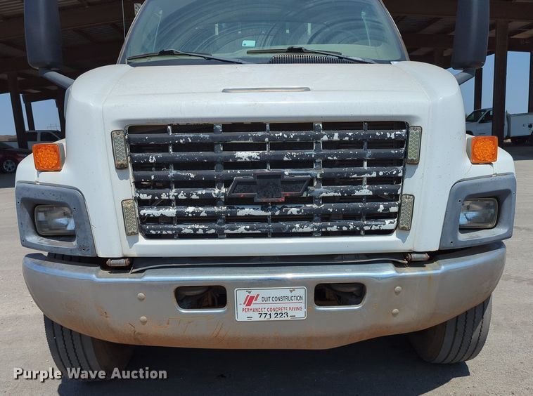 image for item LY9390 2005 Chevrolet C6500  utility / service truck