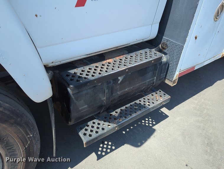 image for item LY9390 2005 Chevrolet C6500  utility / service truck