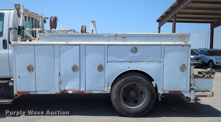 image for item LY9390 2005 Chevrolet C6500  utility / service truck