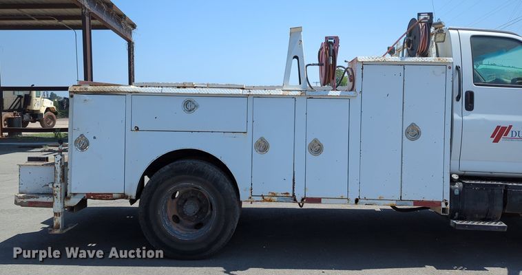 image for item LY9390 2005 Chevrolet C6500  utility / service truck
