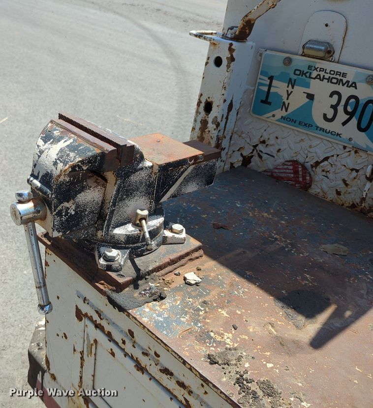 image for item LY9390 2005 Chevrolet C6500  utility / service truck