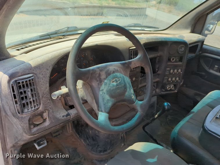 image for item LY9390 2005 Chevrolet C6500  utility / service truck