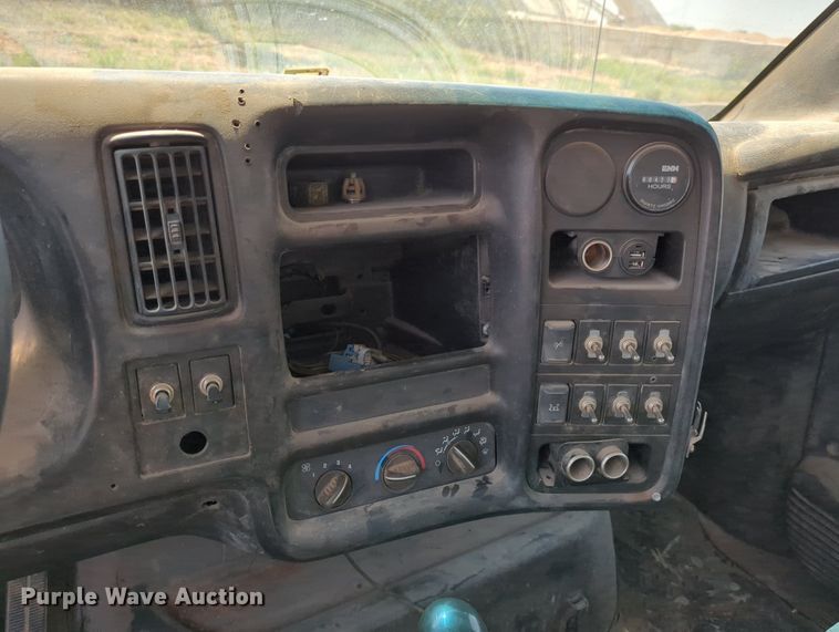 image for item LY9390 2005 Chevrolet C6500  utility / service truck