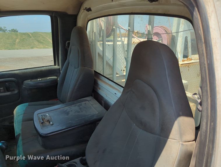 image for item LY9390 2005 Chevrolet C6500  utility / service truck