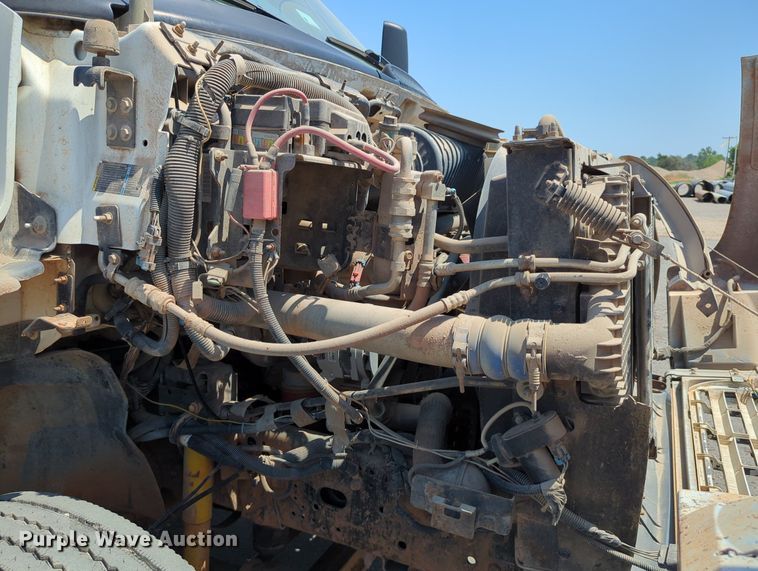 image for item LY9390 2005 Chevrolet C6500  utility / service truck