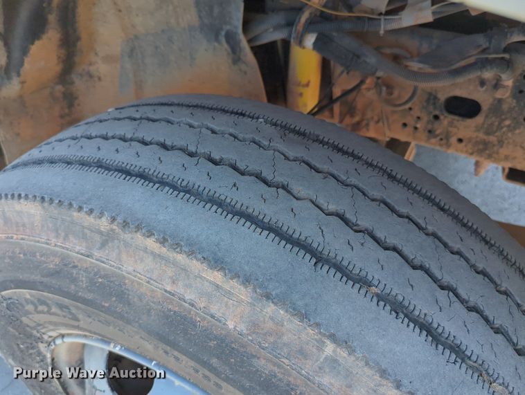 image for item LY9390 2005 Chevrolet C6500  utility / service truck