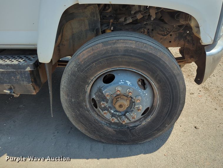 image for item LY9390 2005 Chevrolet C6500  utility / service truck