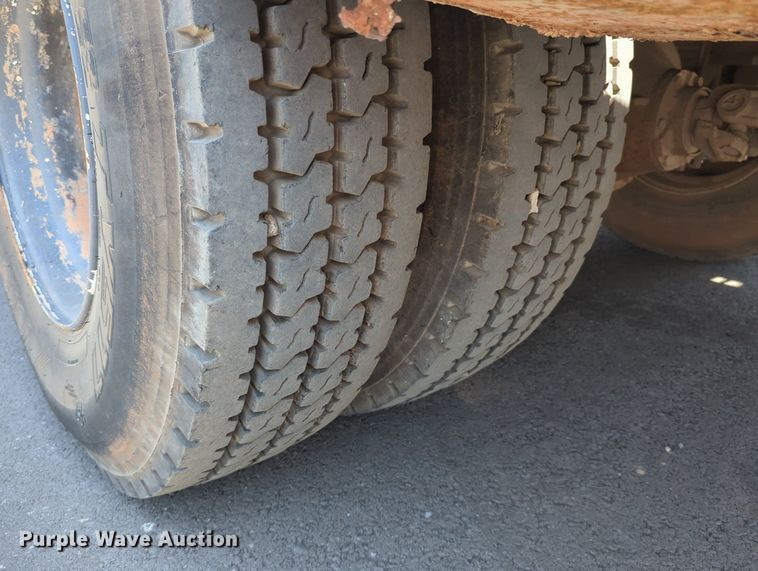 image for item LY9390 2005 Chevrolet C6500  utility / service truck