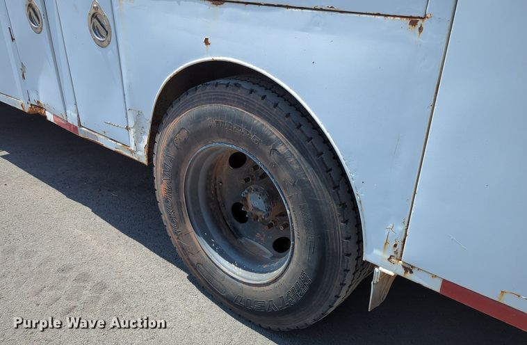 image for item LY9390 2005 Chevrolet C6500  utility / service truck