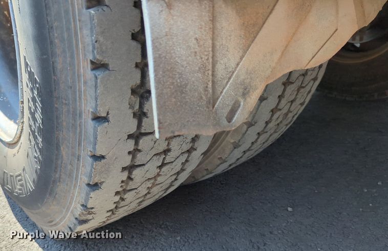 image for item LY9390 2005 Chevrolet C6500  utility / service truck