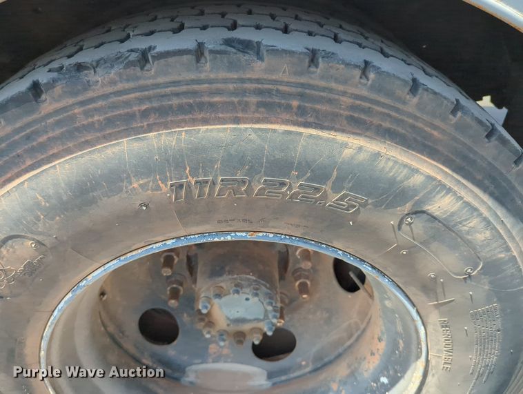 image for item LY9390 2005 Chevrolet C6500  utility / service truck