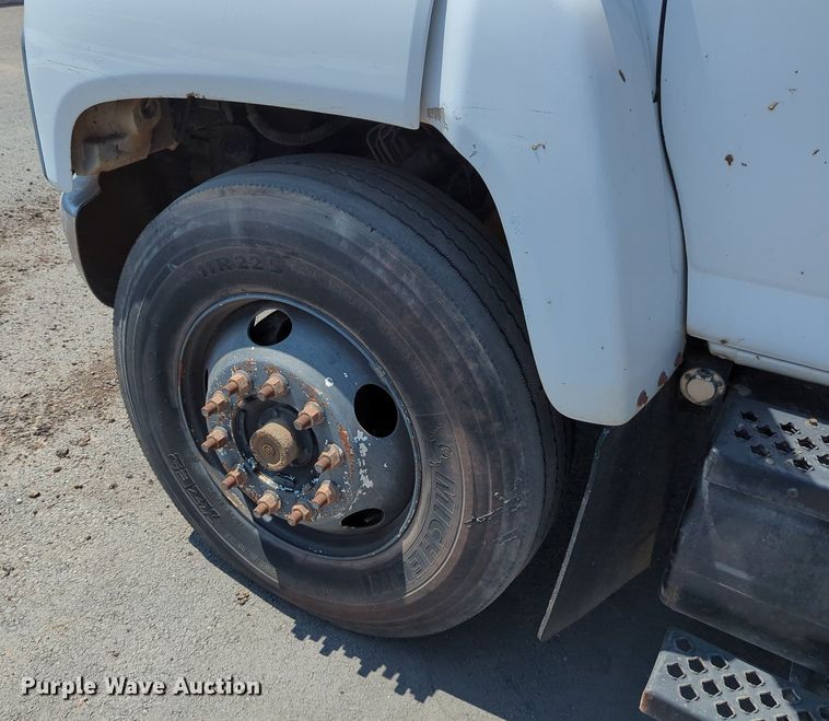 image for item LY9390 2005 Chevrolet C6500  utility / service truck