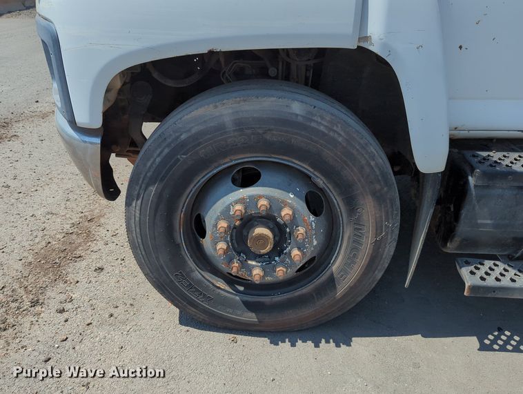 image for item LY9390 2005 Chevrolet C6500  utility / service truck