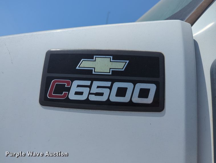 image for item LY9390 2005 Chevrolet C6500  utility / service truck