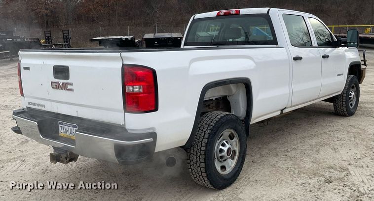 image for item MA9825 2017 GMC Sierra 2500HD Crew Cab pickup truck