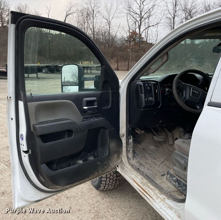 image for item MA9825 2017 GMC Sierra 2500HD Crew Cab pickup truck