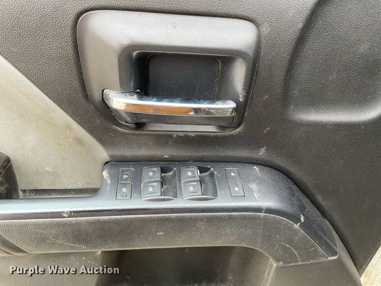 image for item MA9825 2017 GMC Sierra 2500HD Crew Cab pickup truck