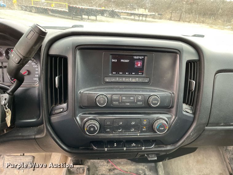 image for item MA9825 2017 GMC Sierra 2500HD Crew Cab pickup truck