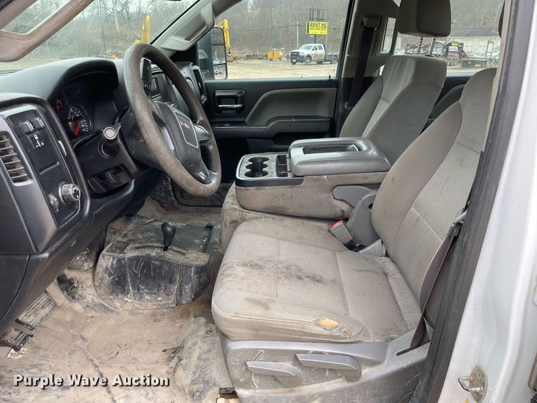 image for item MA9825 2017 GMC Sierra 2500HD Crew Cab pickup truck