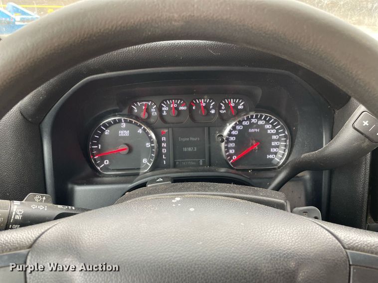 image for item MA9825 2017 GMC Sierra 2500HD Crew Cab pickup truck