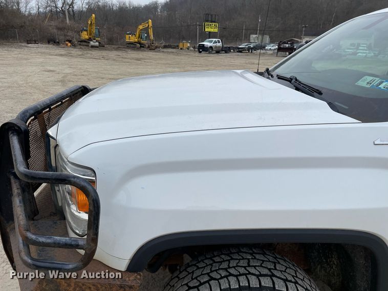 image for item MA9825 2017 GMC Sierra 2500HD Crew Cab pickup truck