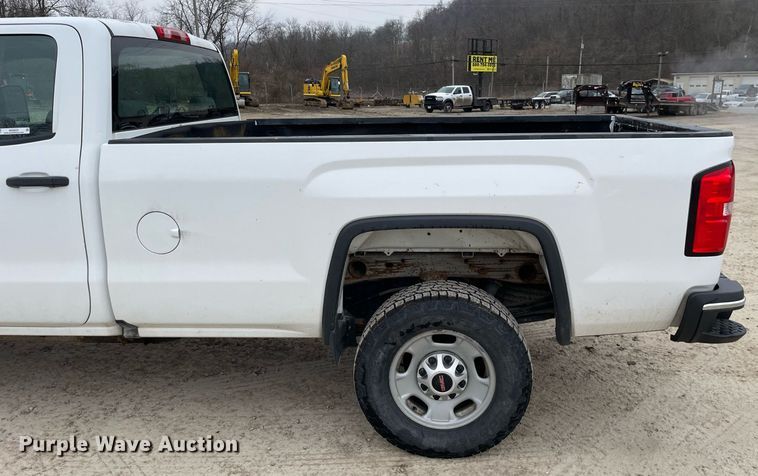 image for item MA9825 2017 GMC Sierra 2500HD Crew Cab pickup truck