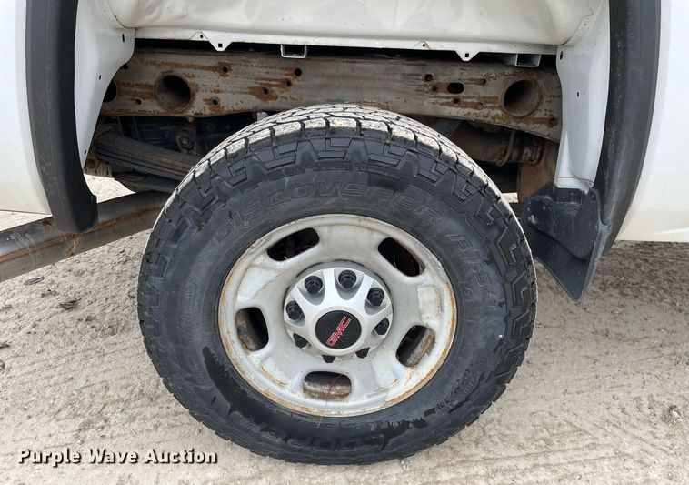 image for item MA9825 2017 GMC Sierra 2500HD Crew Cab pickup truck