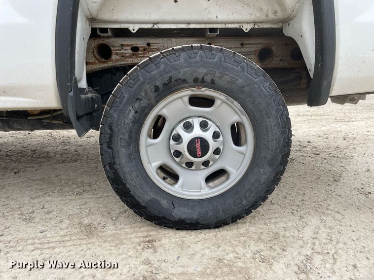 image for item MA9825 2017 GMC Sierra 2500HD Crew Cab pickup truck