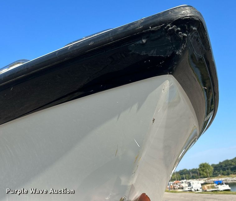 image for item MD9021 2004 Crownline 202 BR  boat